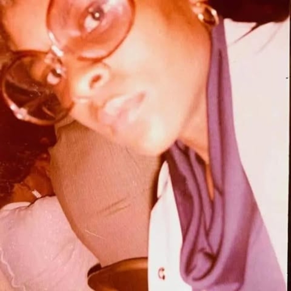 Meet your Posher, Rena - Picture 1 of 1